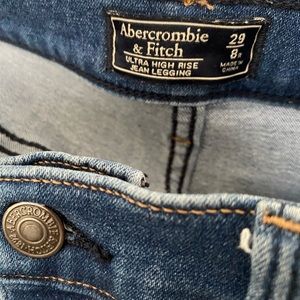 A&F Ultra High Rise Jean Leggings Size 8R